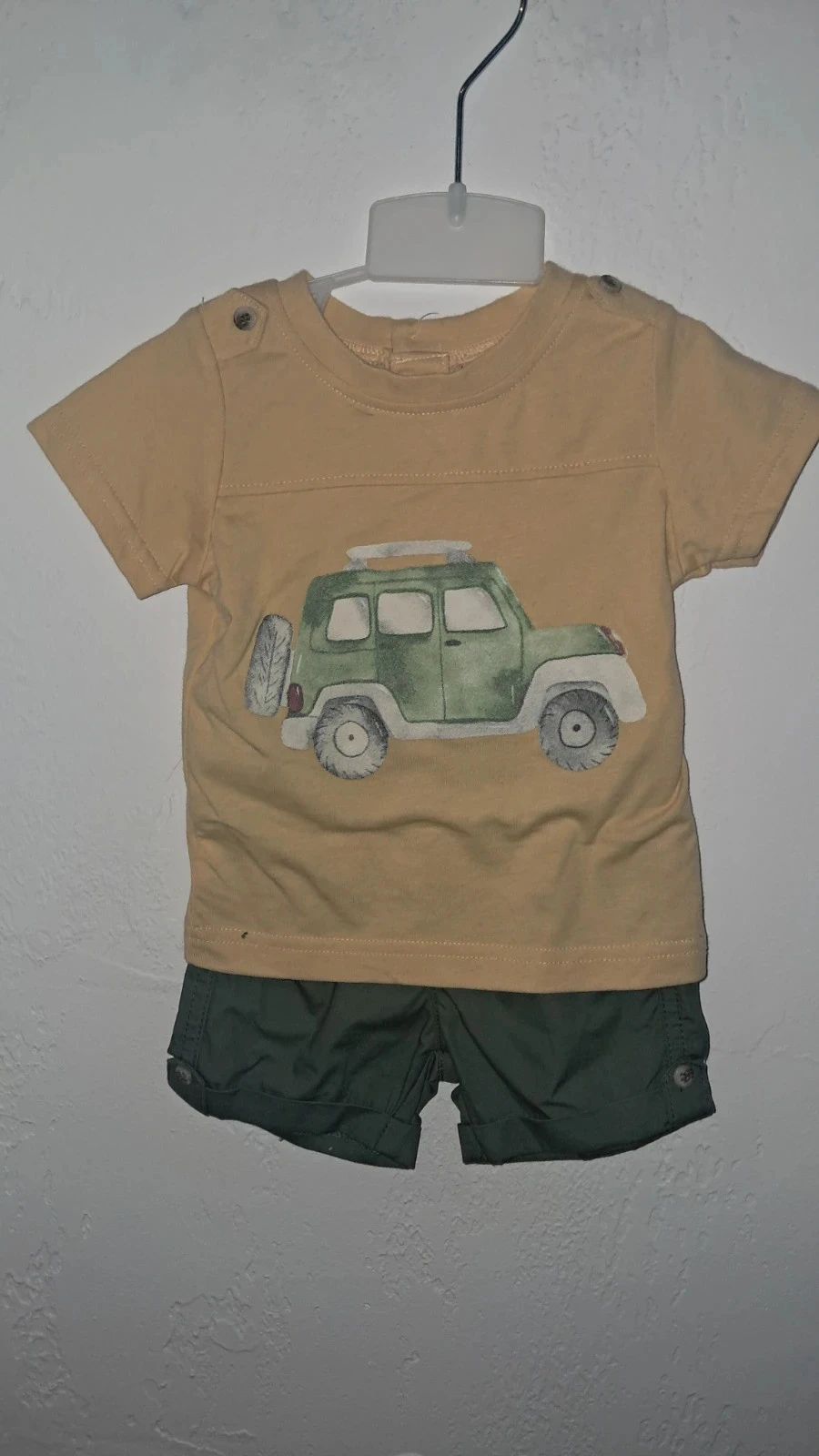 Ensemble short + t-shirt taille 6 mois